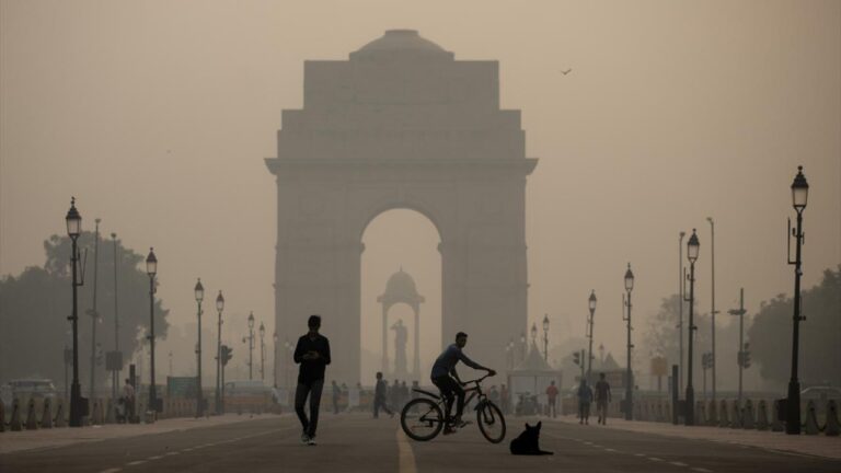 Hindistan’ın Yeni Delhi Şehri Yapay Yağmur Denemelerine Başladı