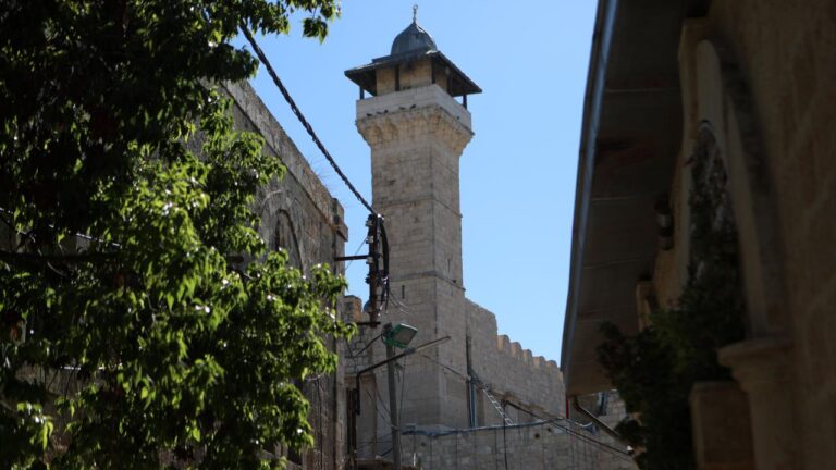 İsrail, El Halil’deki Harem-i İbrahim Camii’ni Kapatma Kararı Aldı