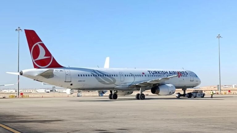 İsrail’in alıkoyduğu aktivistler Türkiye’ye döndü