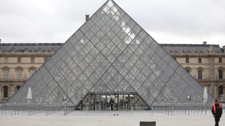 Louvre Müzesi’nde Çalınan Eserler Hala Bulunamadı