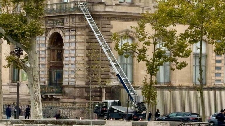 Louvre Soygununda Kullanılan Asansörü Üreten Firma, Soygunu Reklama Dönüştürdü