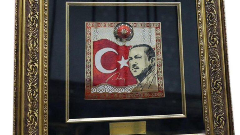 MHP Lideri Bahçeli’den Cumhurbaşkanı Erdoğan’a Anlamlı Hediye