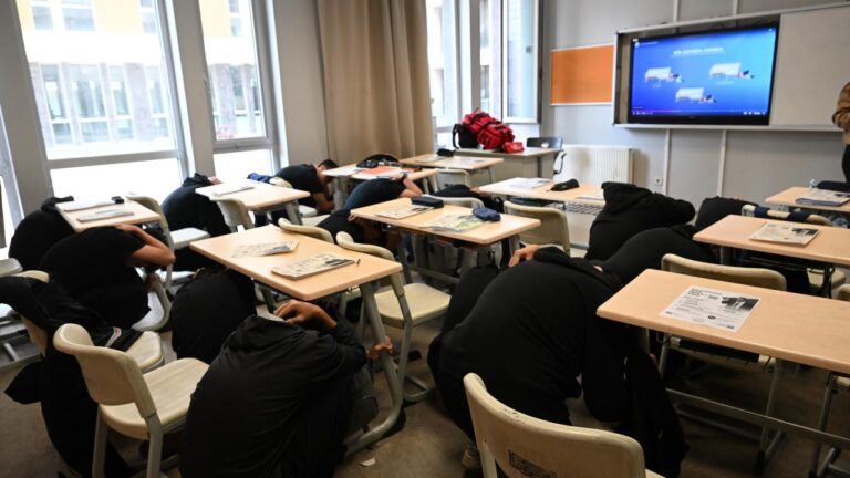 Okullarda afetler için eğitim ve tatbikat programı gerçekleştirildi