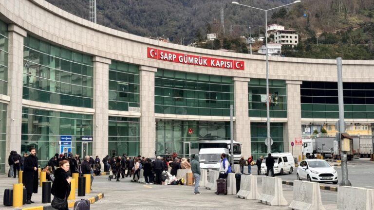 Sarp Sınır Kapısında 9 Ayda 4 Milyondan Fazla Yolcu Geçti