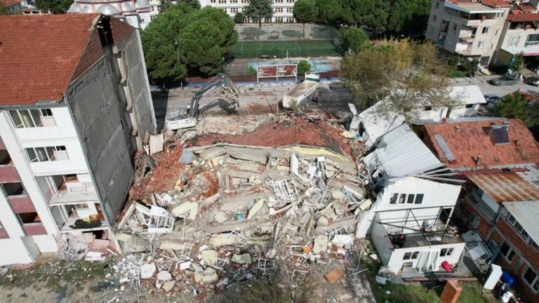 Sındırgı’da Deprem Sonrası 80 Konut ve 127 Bağımsız Bölüm Ağır Hasarlı