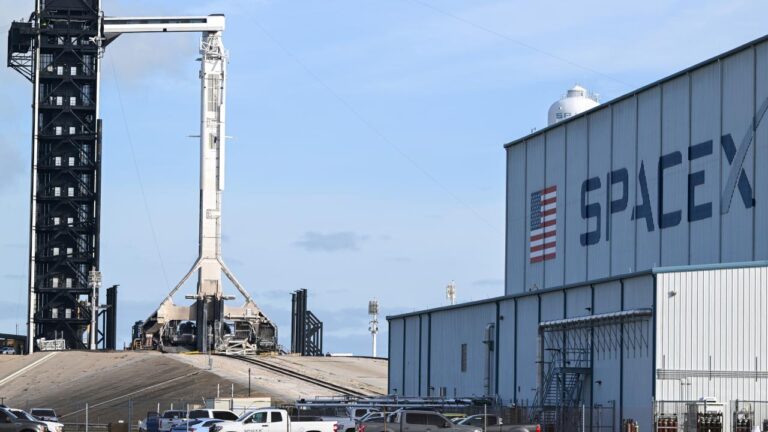 SpaceX ve NASA Arasında Ay Görevi Tartışması