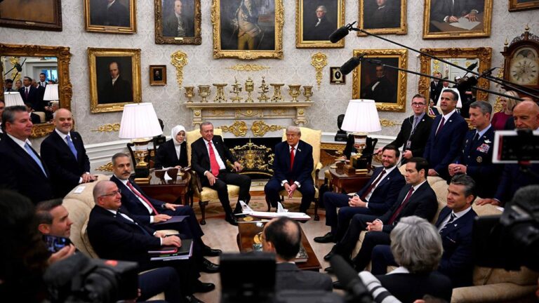 Trump’ın Türkiye Politikası Atina’da Endişe Yarattı: Diasporaya “Harekete Geçin” Çağrısı