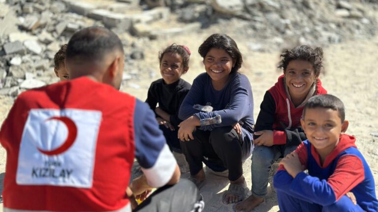 Türk Kızılay, Gazze’de Yardım Faaliyetlerini Sürdürüyor