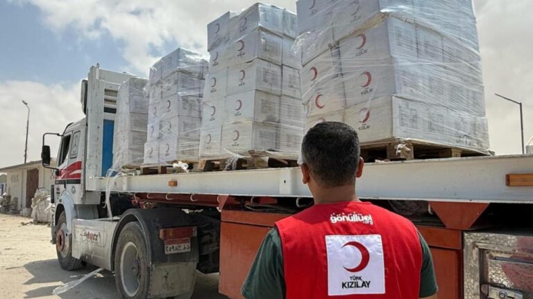 Türk Kızılay’ın Yardım Tırları Gazze’ye Ulaştı