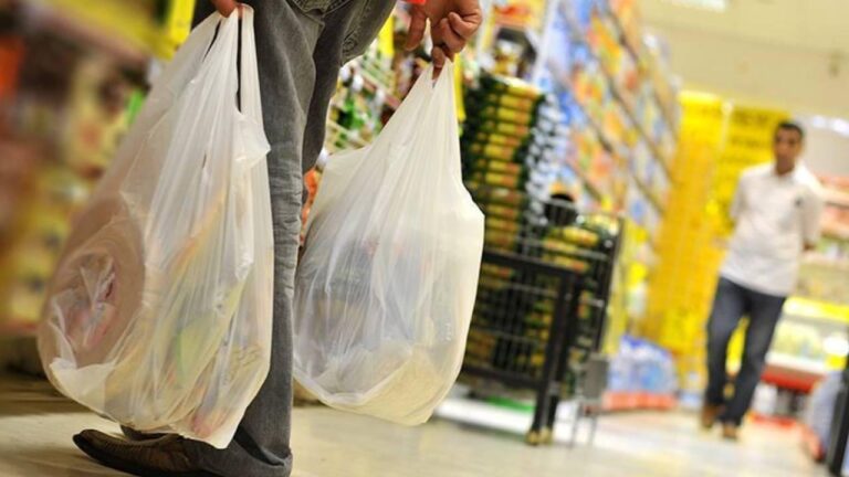 Ücretli plastik poşet uygulamasıyla 3 milyon tona yakın atık engellendi