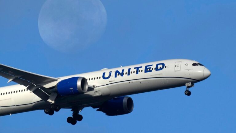 United Airlines Uçağına Çarpan Gizemli Cismin Sırrı Çözüldü
