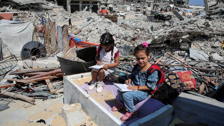 UNRWA: Gazze’de 300 bin öğrenci eğitime geri dönüyor