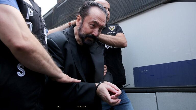 Adnan Oktar’ı öven sosyal medya hesaplarına soruşturma