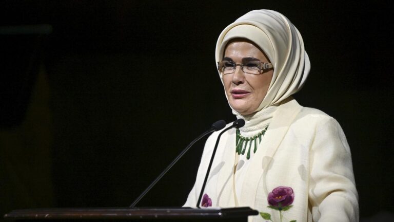 Anadolu Medeniyetleri Müzesi’nde Emine Erdoğan Himayesinde Sof Kumaş Sergisi Açıldı