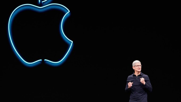 Apple CEO’su Tim Cook’un Yerine Geçecek Kişi Aranıyor