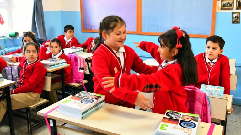 Ara Tatilin Sonu: Öğrenciler Yeniden Sınıflara Döndü