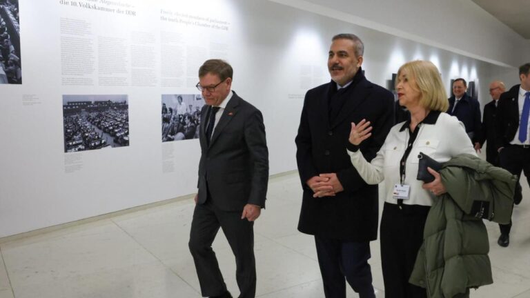 Bakan Fidan Almanya Federal meclis binasını ziyaret etti