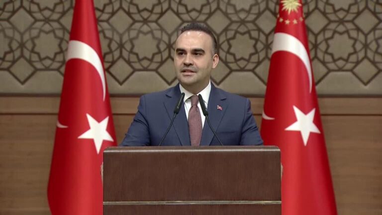 Bakan Kacır: 2 Bin Kilometre Menzilli Füze Programı Devam Ediyor