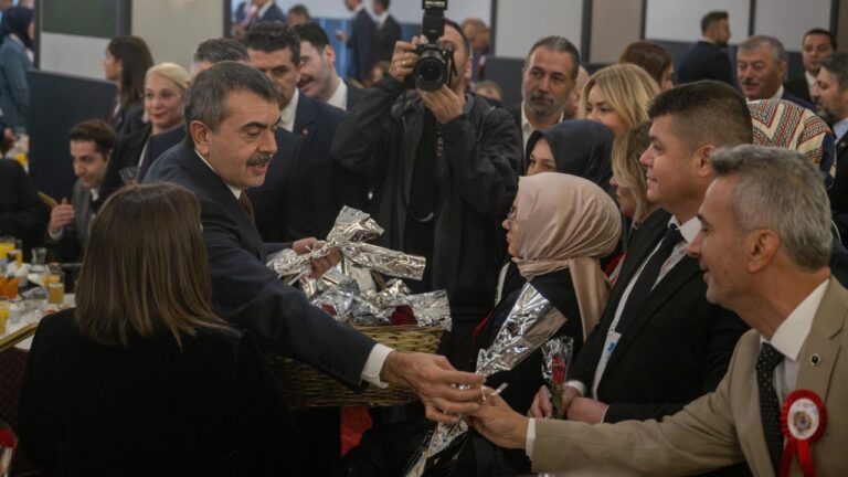 Bakan Tekin Öğretmenlerle Buluştu