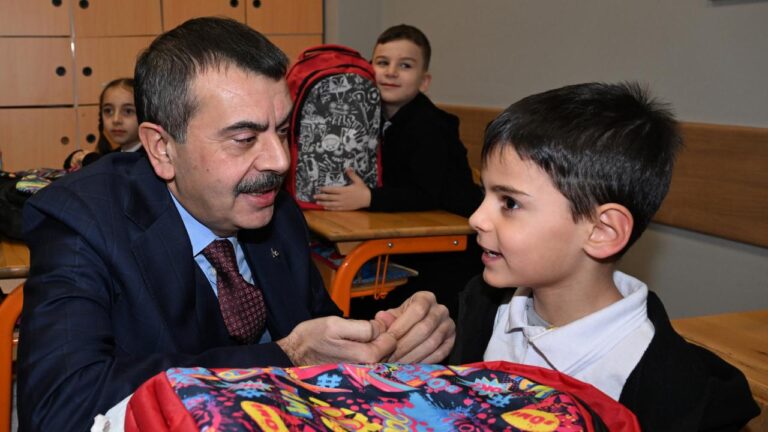 Bakan Tekin’den Öğrencilere Tatil Mesajı