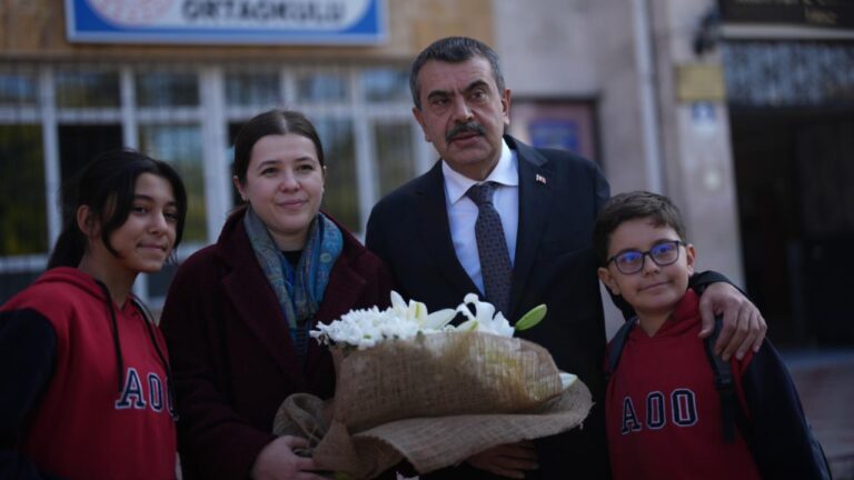 Bakan Tekin’den Öğretmenlere Mektup: Geleceğimiz Sizlersiniz