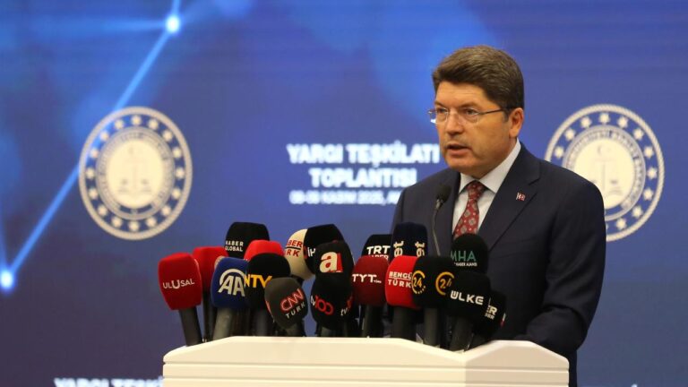 Bakan Tunç: Yargı Bağımsızlığını Savunmayanlar Vesayetçi Yargının Hayaliyle Yanıp Tutuşanlardır