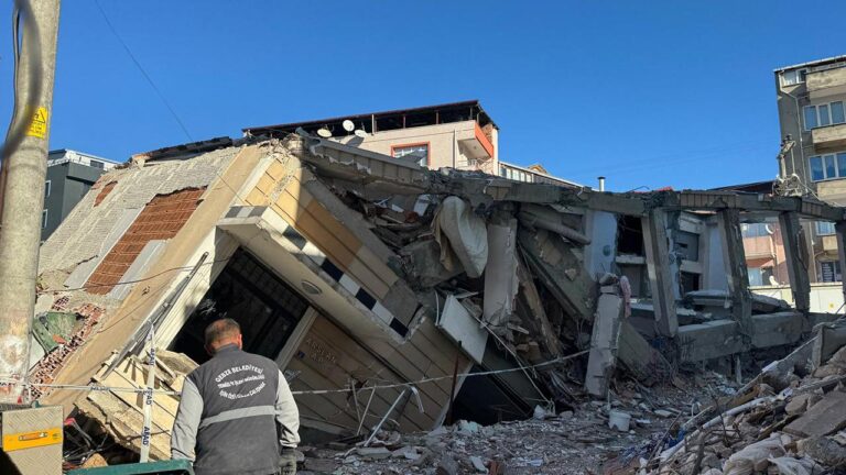 Bakanlık Gebze’deki 7 Katlı Binanın Çökme Nedenini Açıkladı