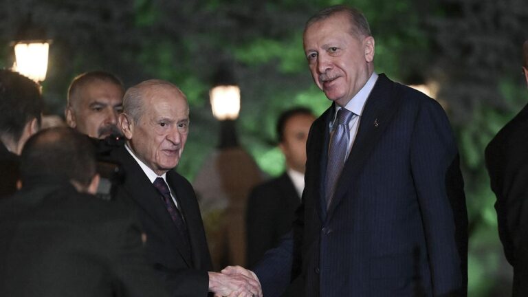 Cumhurbaşkanı Erdoğan, Bahçeli’yi evinde ziyaret etti