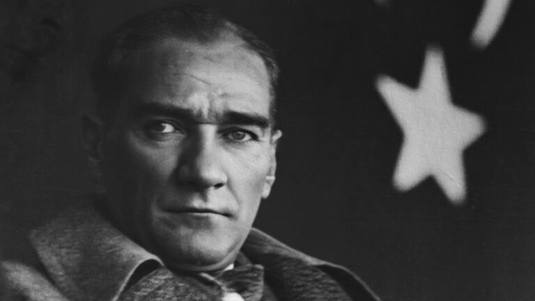 Cumhuriyet’imizin kurucusu Atatürk’ün Hayatı
