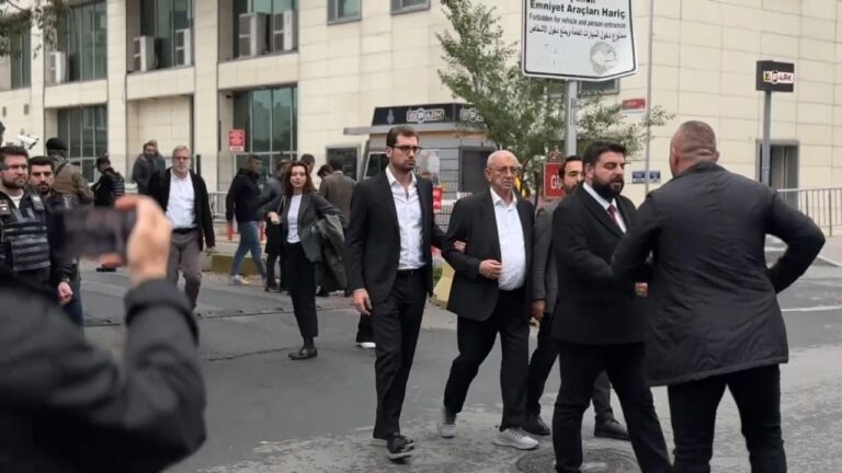 Ekrem İmamoğlu’nun Babası ve Oğlu Yolsuzluk Soruşturması Kapsamında İfade Verdi