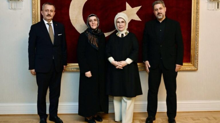 Emine Erdoğan, İstanbul Aile Vakfı Temsilcileriyle Buluştu