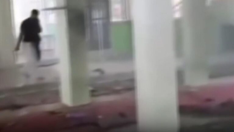Endonezya’da camide meydana gelen patlamada 54 kişi yaralandı