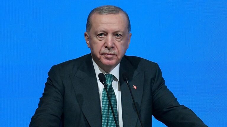 Erdoğan’ın Özgür Özel’e Cevabı: Türkiye’nin Siyasi Üslubu
