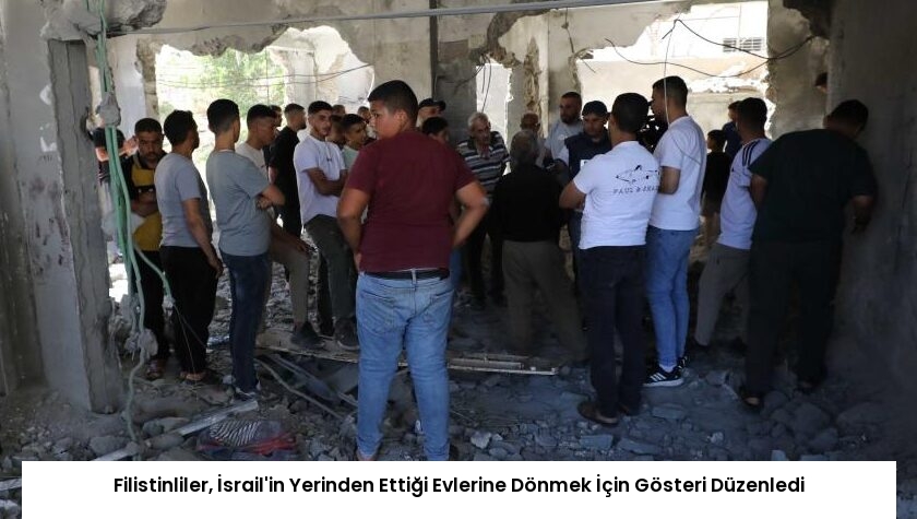 Filistinliler, İsrail’in Yerinden Ettiği Evlerine Dönmek İçin Gösteri Düzenledi