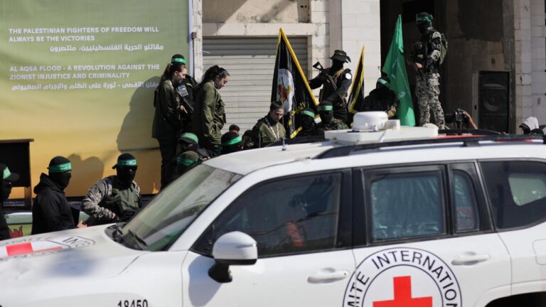 Hamas, İsrailli Esirin Cesedini Kızılhaç’a Teslim Etti
