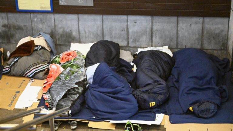 İngiltere’de Evsizlik Krizi Hızla Büyüyor: Yerel Yönetimler Çaresiz
