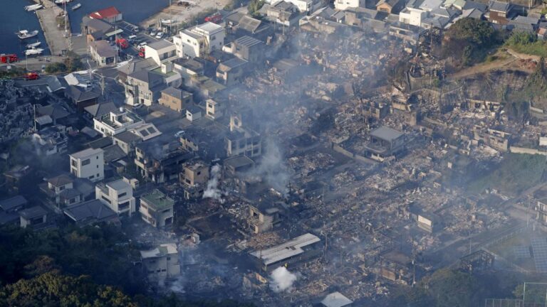 Japonya’da Saganoseki Bölgesinde Büyük Yangın Çıktı
