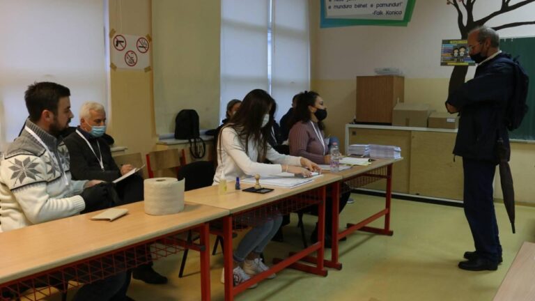 Kosova’da Yeni Hükümet Güvenoyu Alamadı, Erken Genel Seçime Gidilebilir
