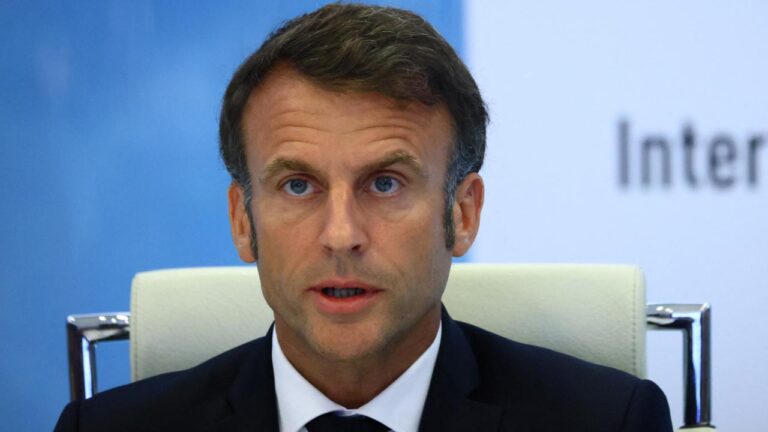 Macron: Sosyal Medya Platformlarının Gençler Üzerindeki Etkisi