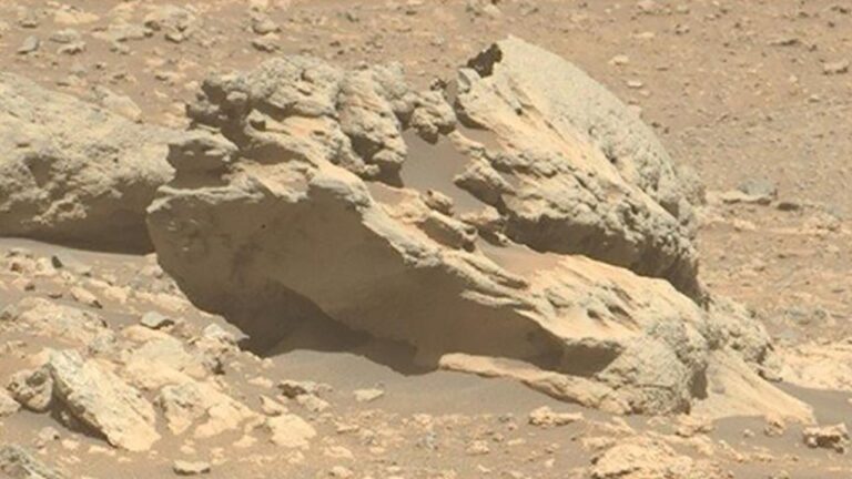 NASA, Mars’ta demir-nikel meteoriti keşfetti