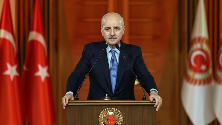 Numan Kurtulmuş: Öğretmenler, Evlatlarımızın Dünyasını Aydınlatan Değerli Hazinemiz