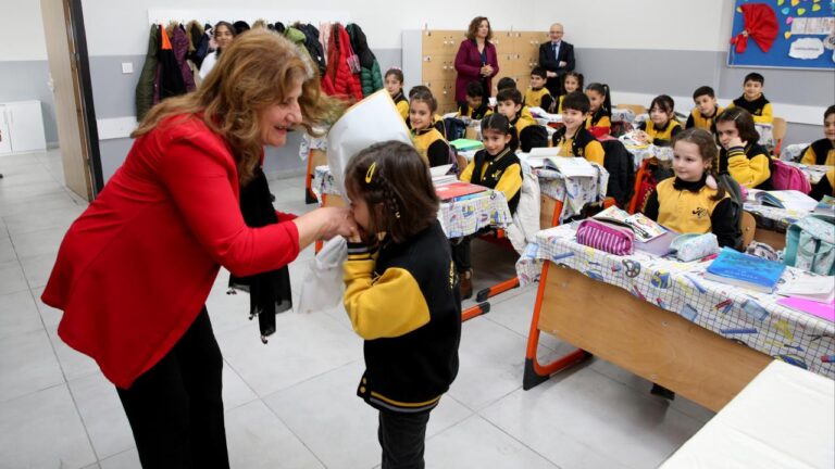 Öğretmenler Günü Kutlamaları “Hatıran Yeter” Temasıyla Gerçekleşecek