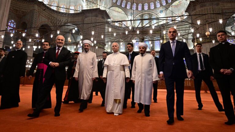 Papa 14. Leo, Sultanahmet Camii’ni ziyaret etti