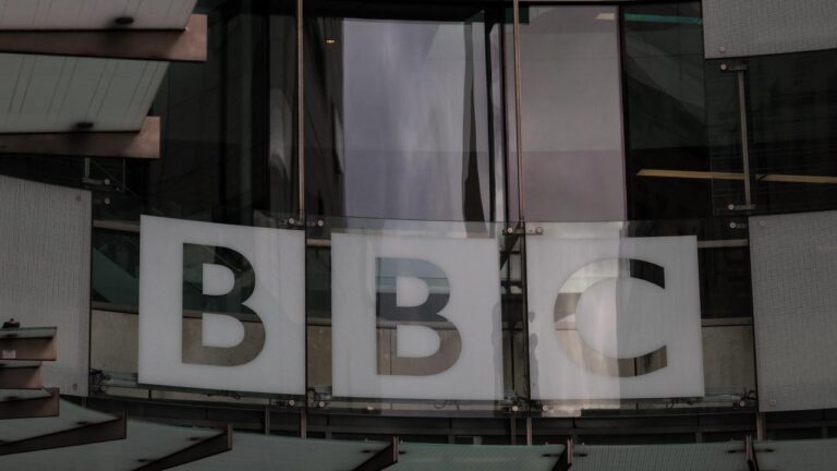 Trump, BBC ile Tazminat Davasına Karşı Mücadele Edecek