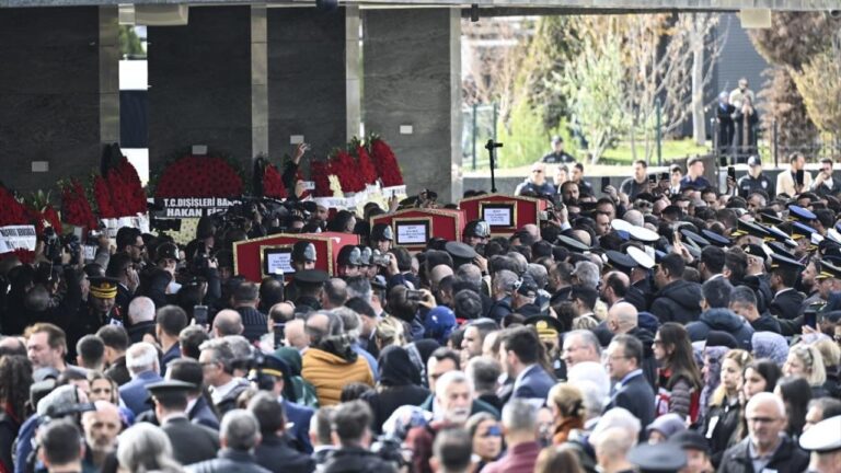 Türkiye kahraman şehitlerini uğurladı