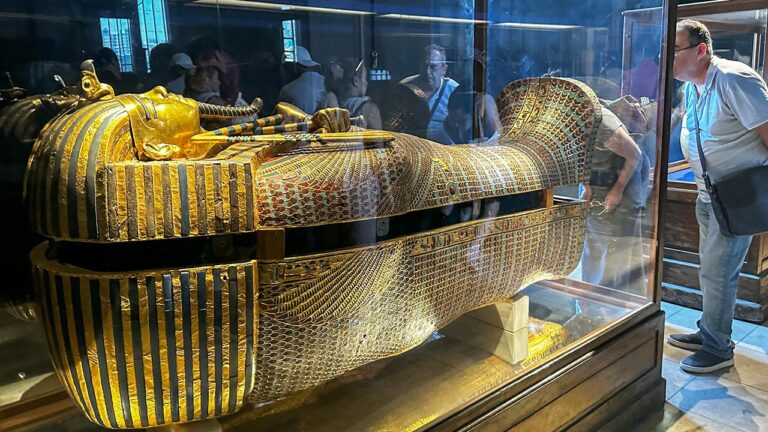 Tutankhamun’un mezarı sergilenmeye başlandı