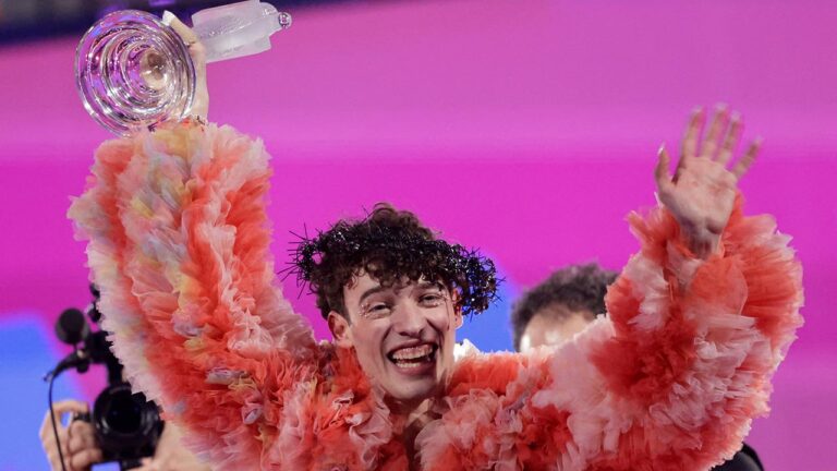 2024 Eurovision birincisi Nemo, İsrail’in katılımına tepki olarak ödülünü iade edecek