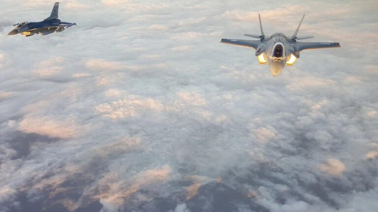 ABD’ye ait F-16 savaş uçağı düştü