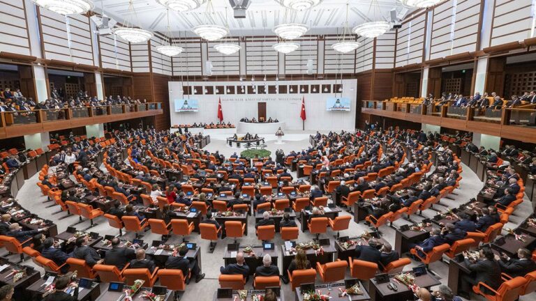 AK Parti’nin Terörsüz Türkiye raporu TBMM’ye sunuldu