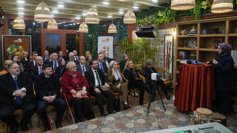 Büyükelçiler Afrika Kültür Evi’ni ziyaret etti